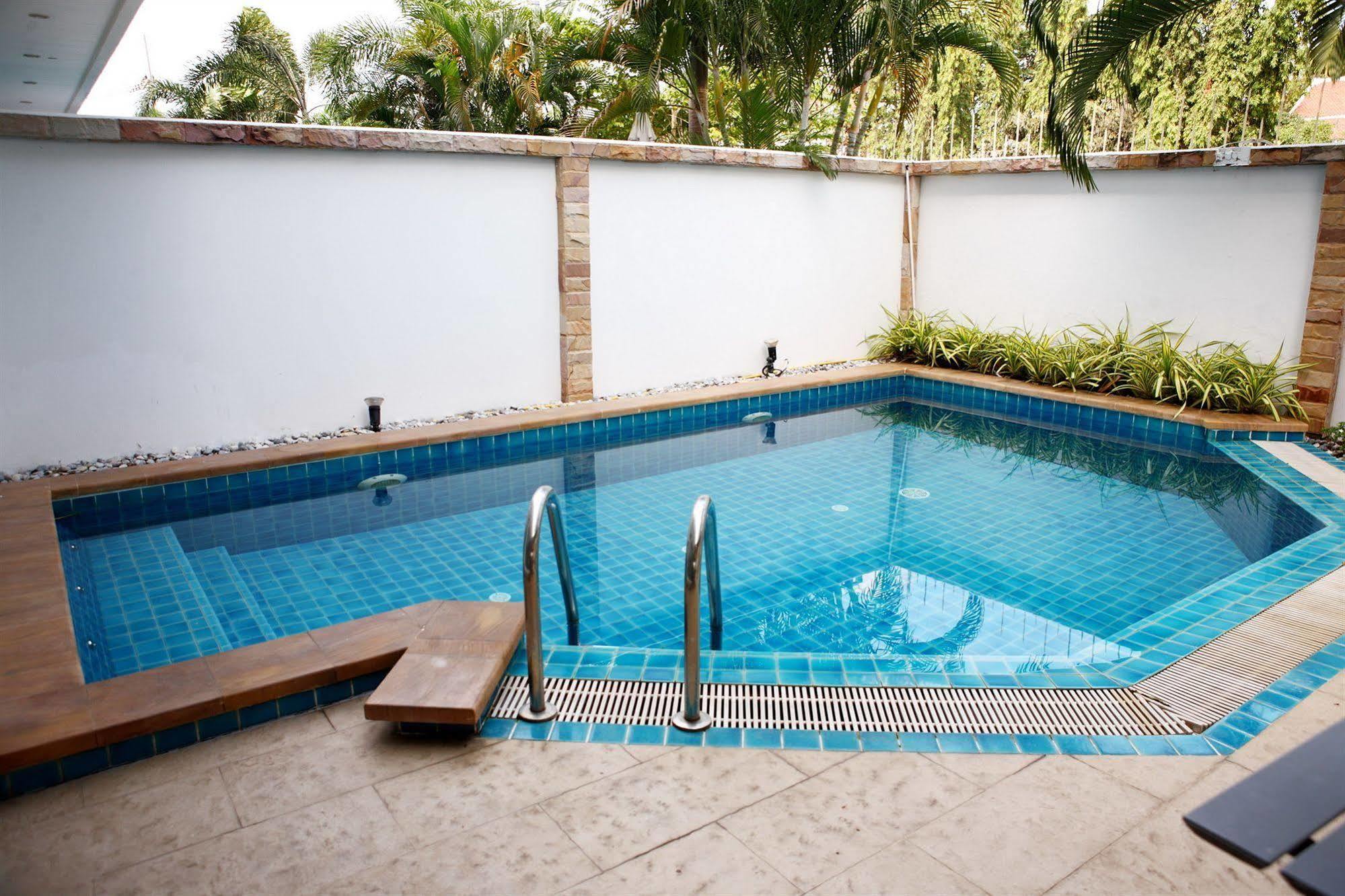 Hidden Palm Pool *
