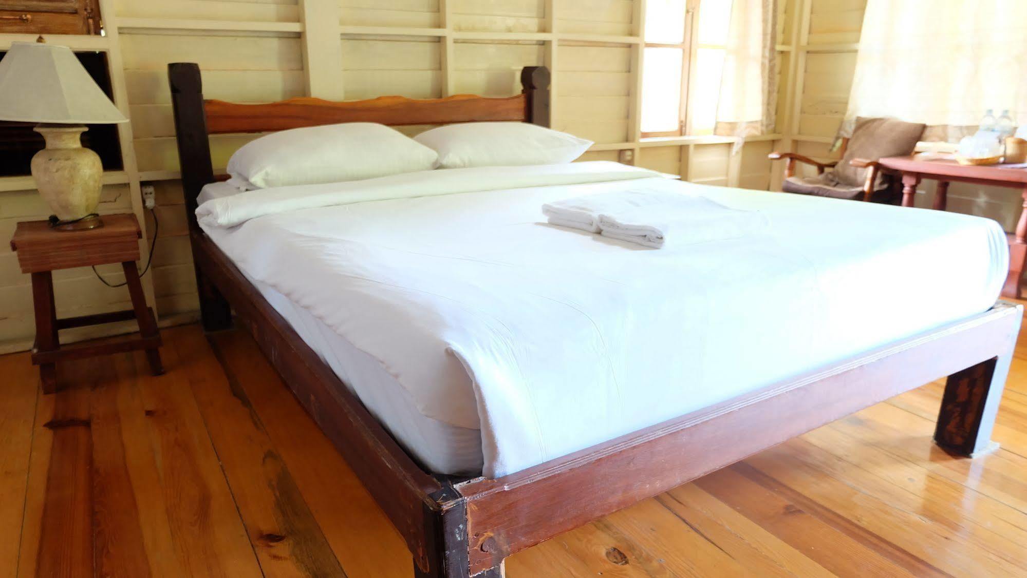 Deeden Hotel