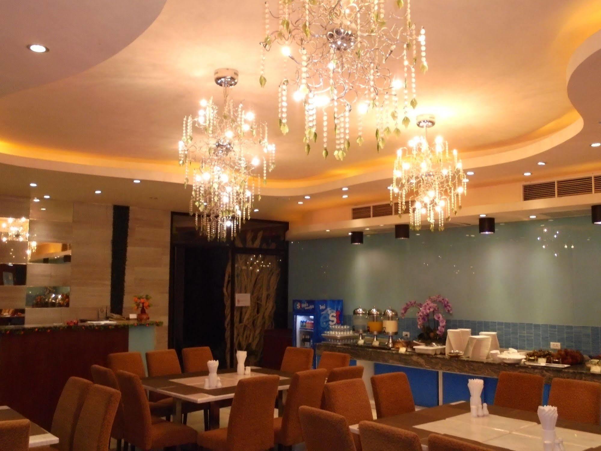 Hotel Oyo 143 Dday Resotel