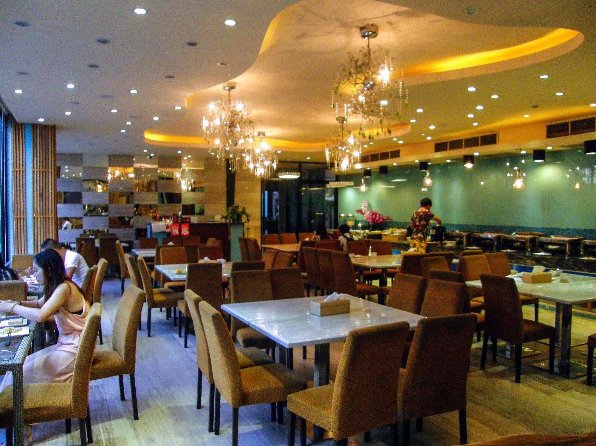 Oyo 143 Dday Resotel Hotel 4*
