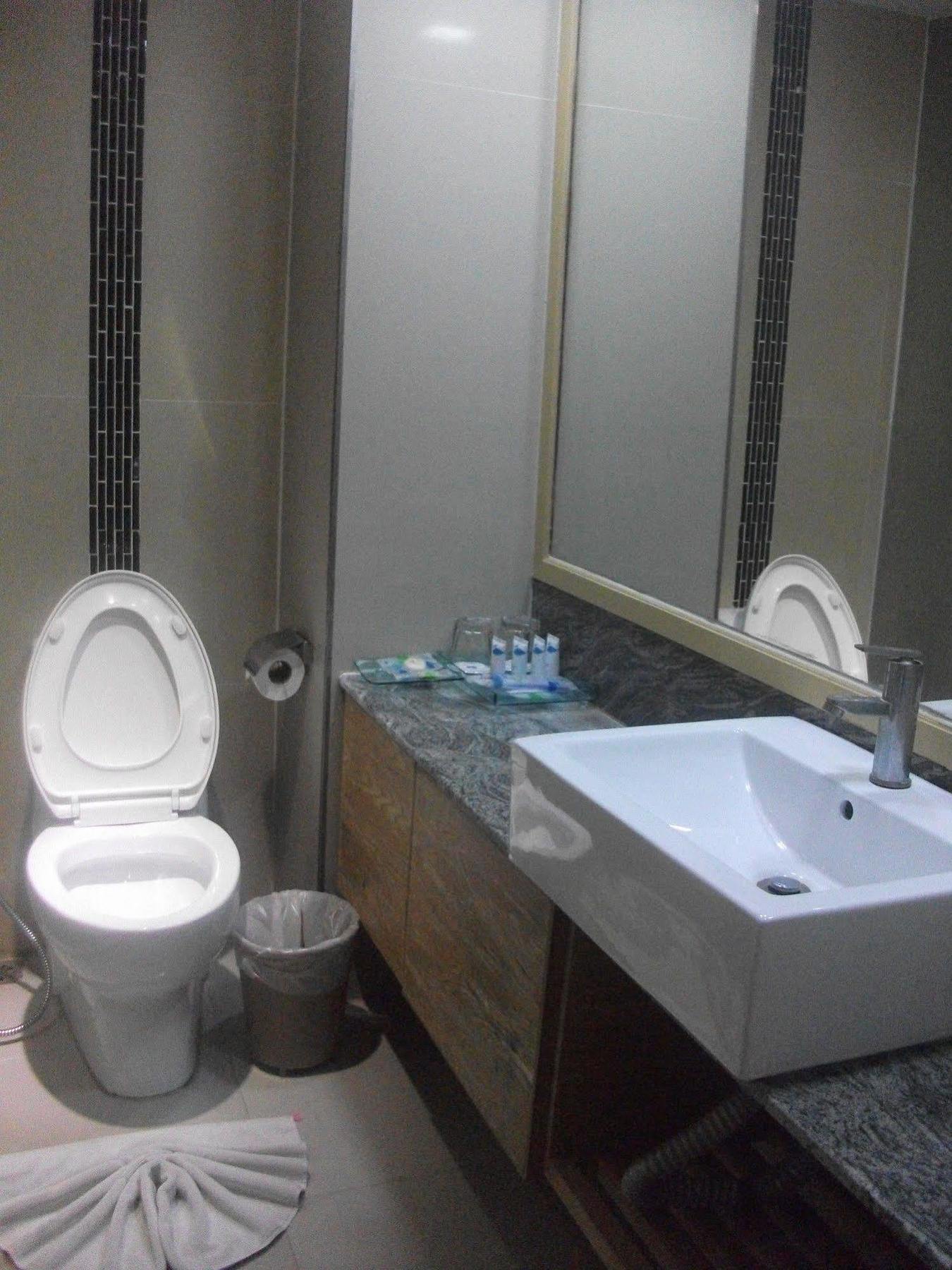 Oyo 143 Dday Resotel Hotel 4*