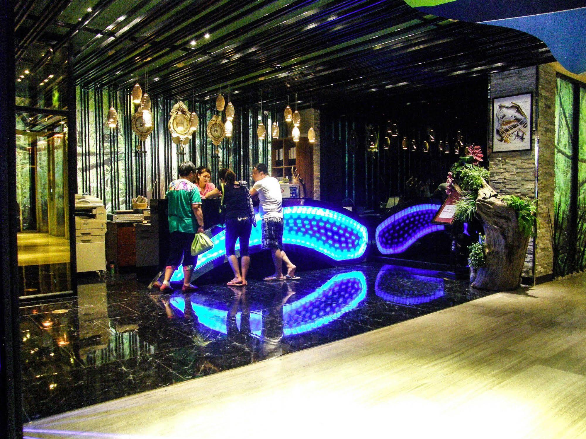 Hotel Oyo 143 Dday Resotel