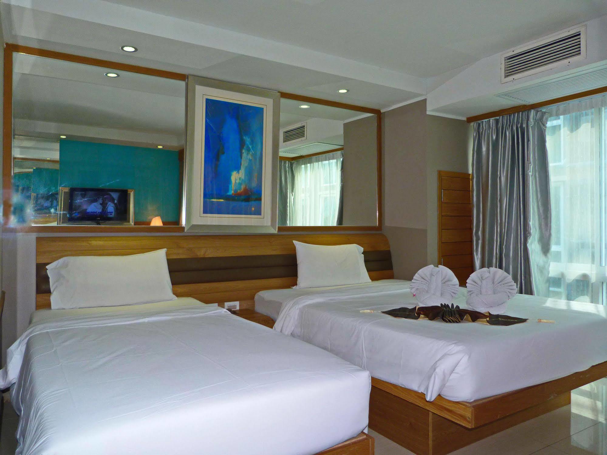 Oyo 143 Dday Resotel Hotel Pattaya