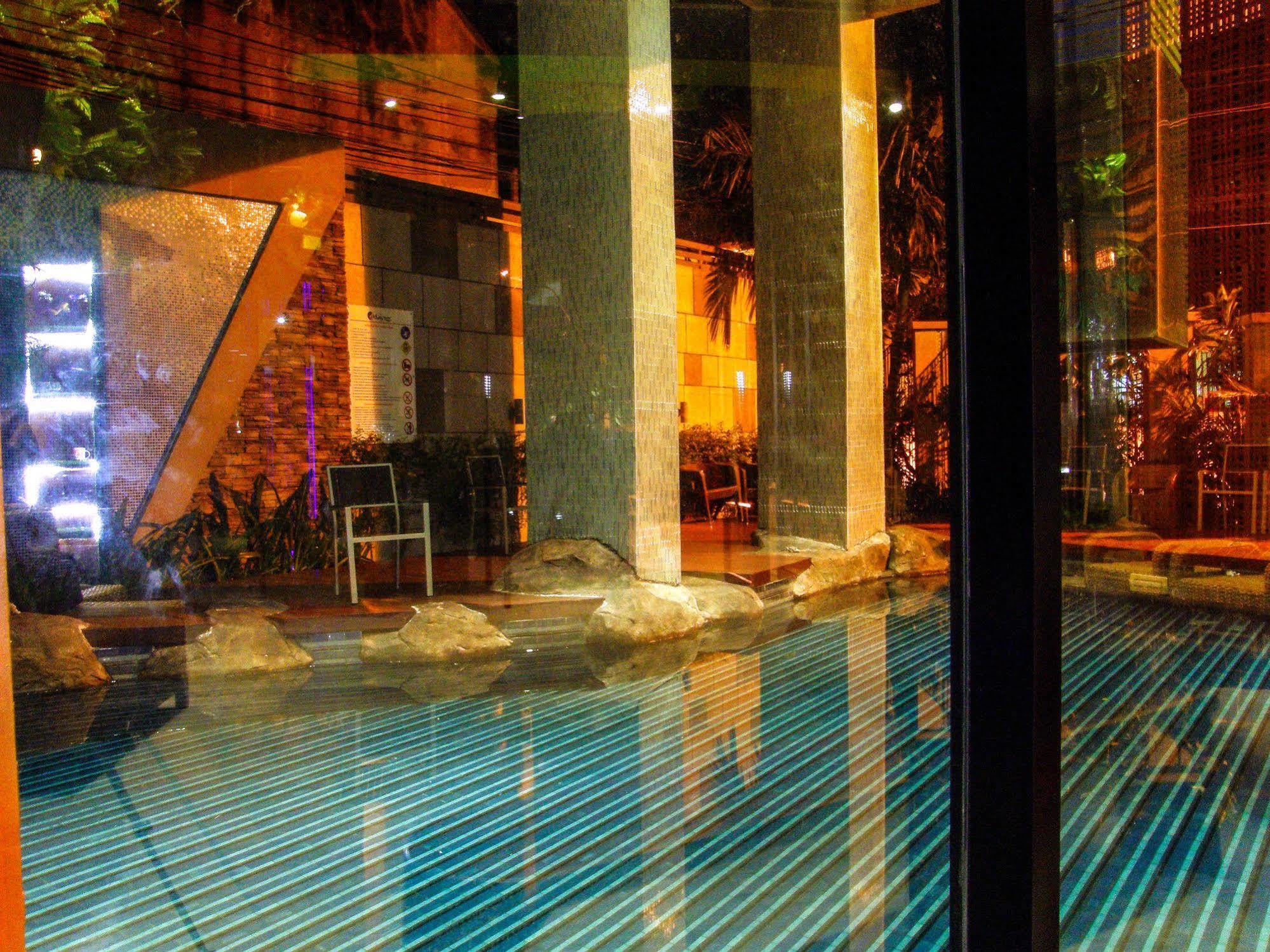 Oyo 143 Dday Resotel Hotel Pattaya