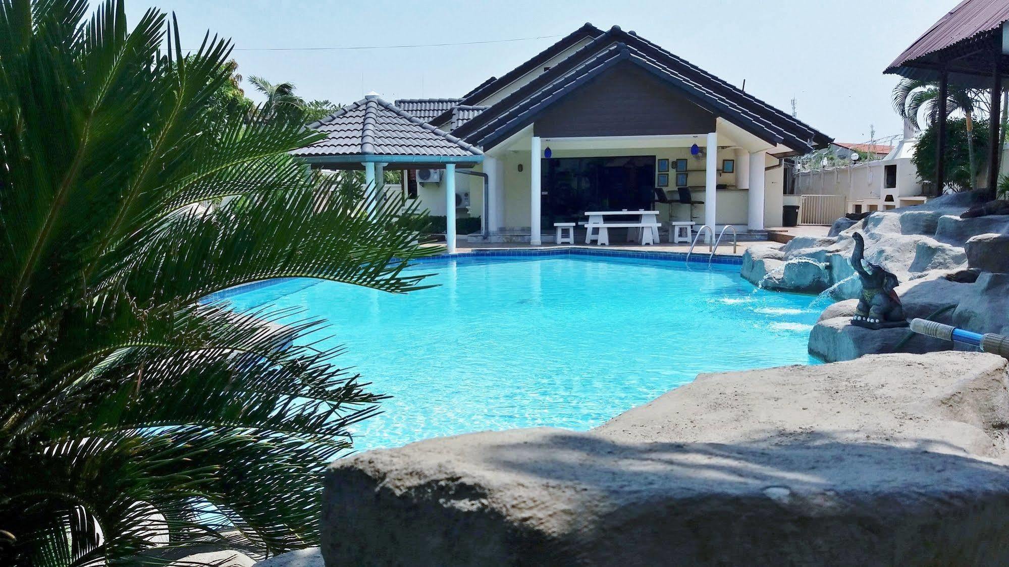 Baan Laksee *