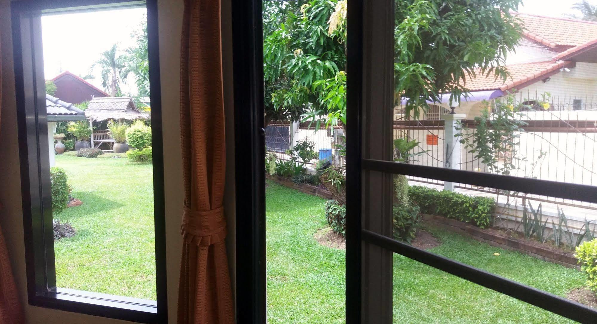 Baan Laksee *
