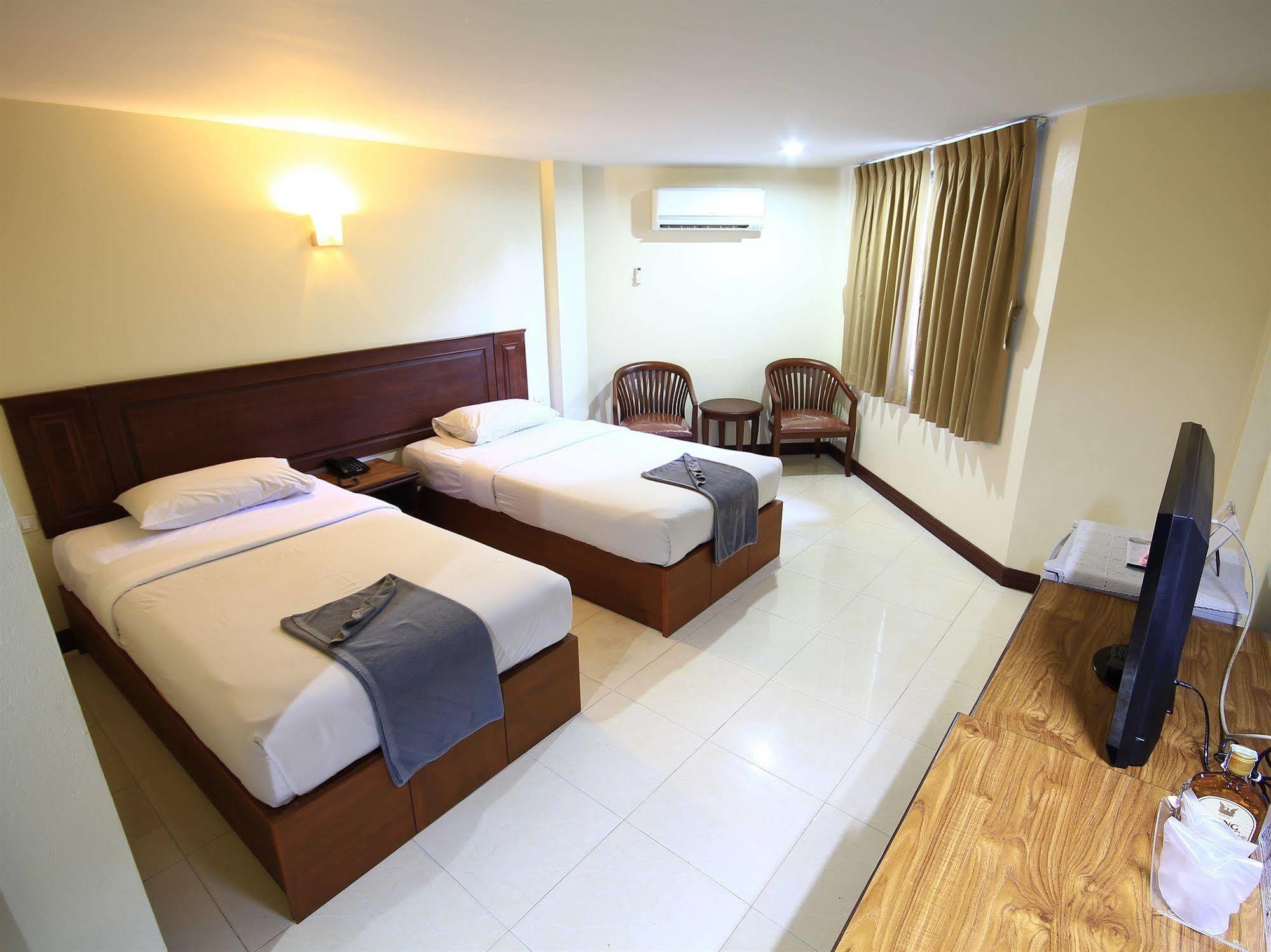 Hotel Twin Palms Pattaya, Sha Extra Certified Pattaya
