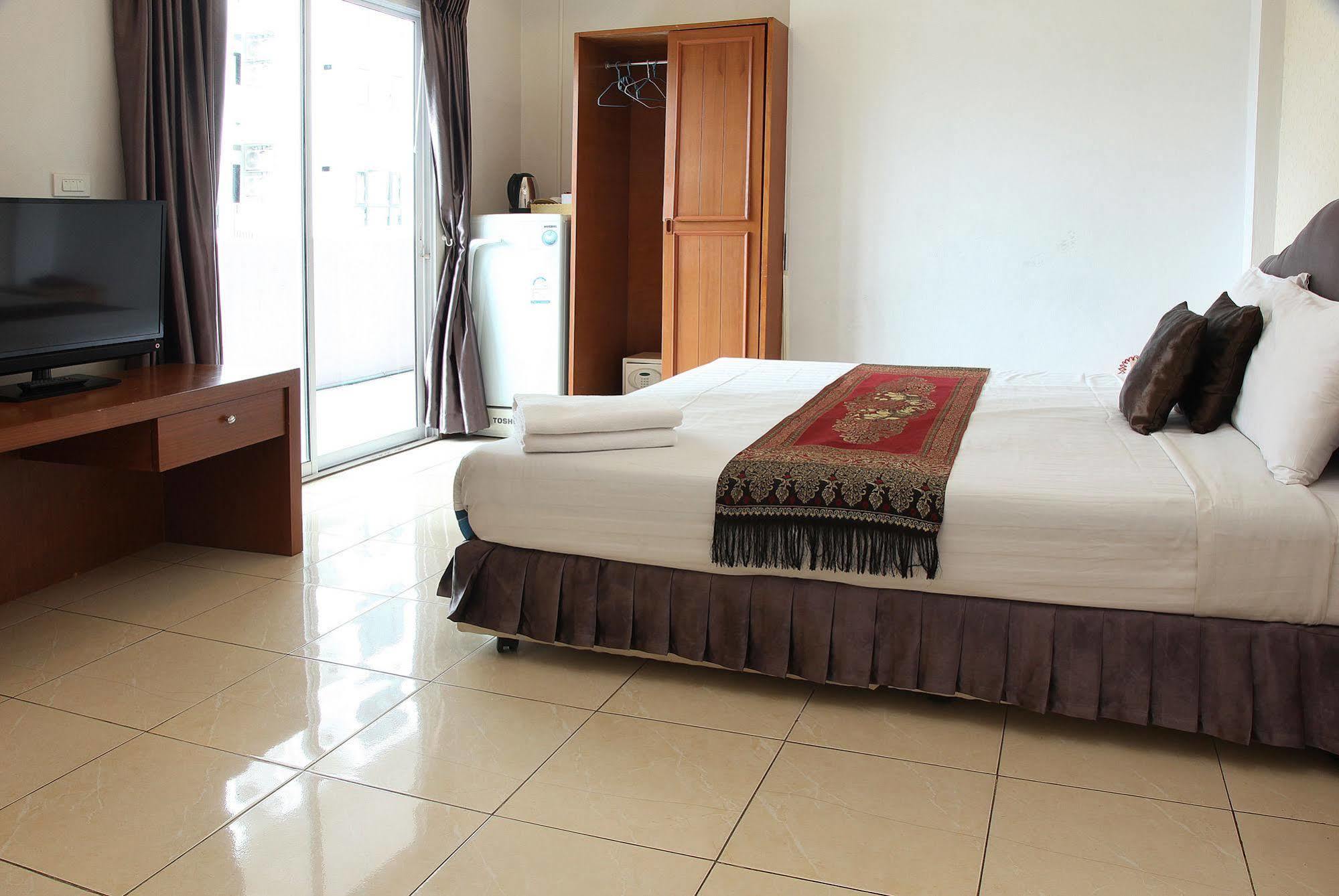 Arya Hotel