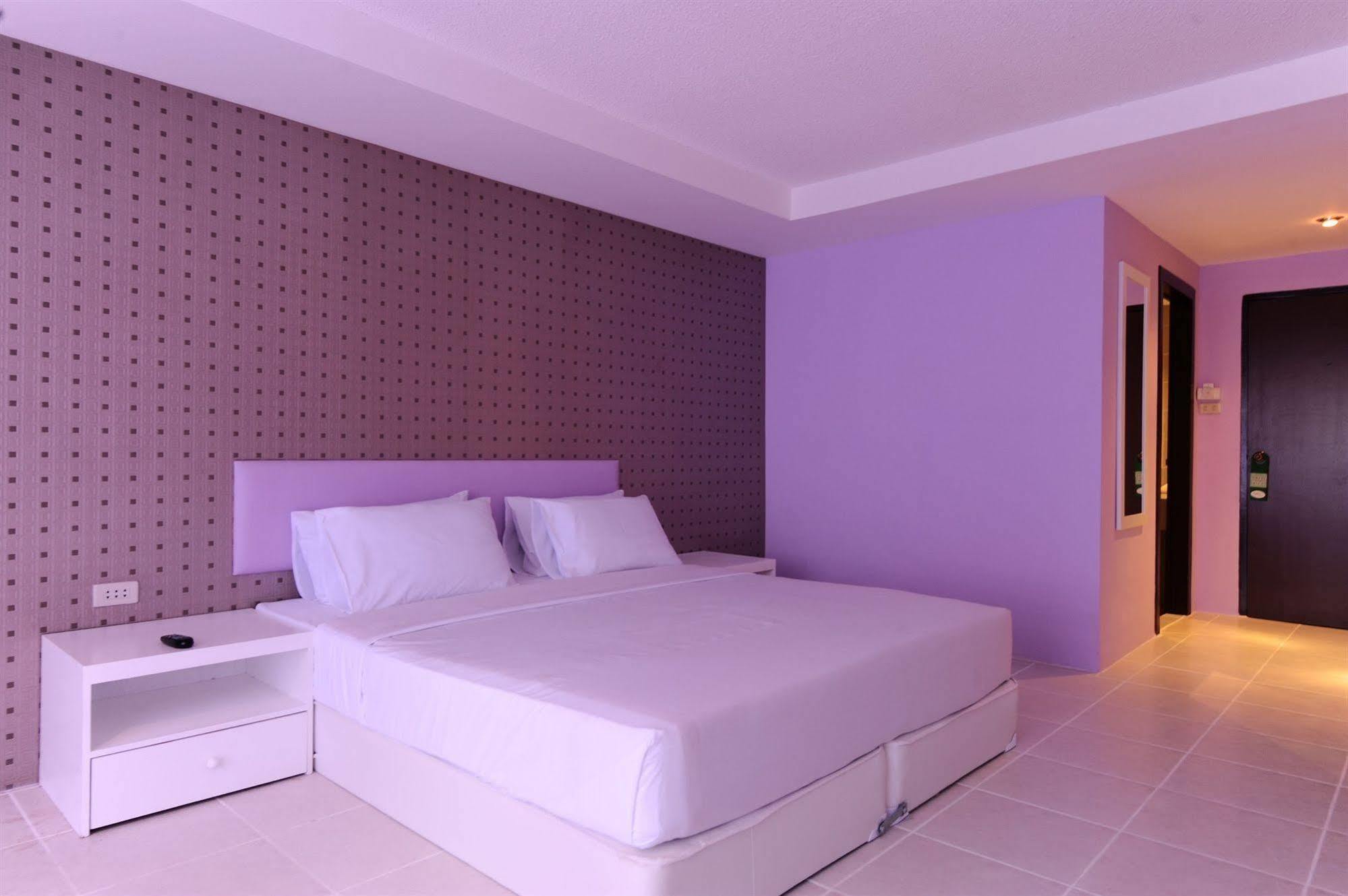 Angket Hip Hotel 4*