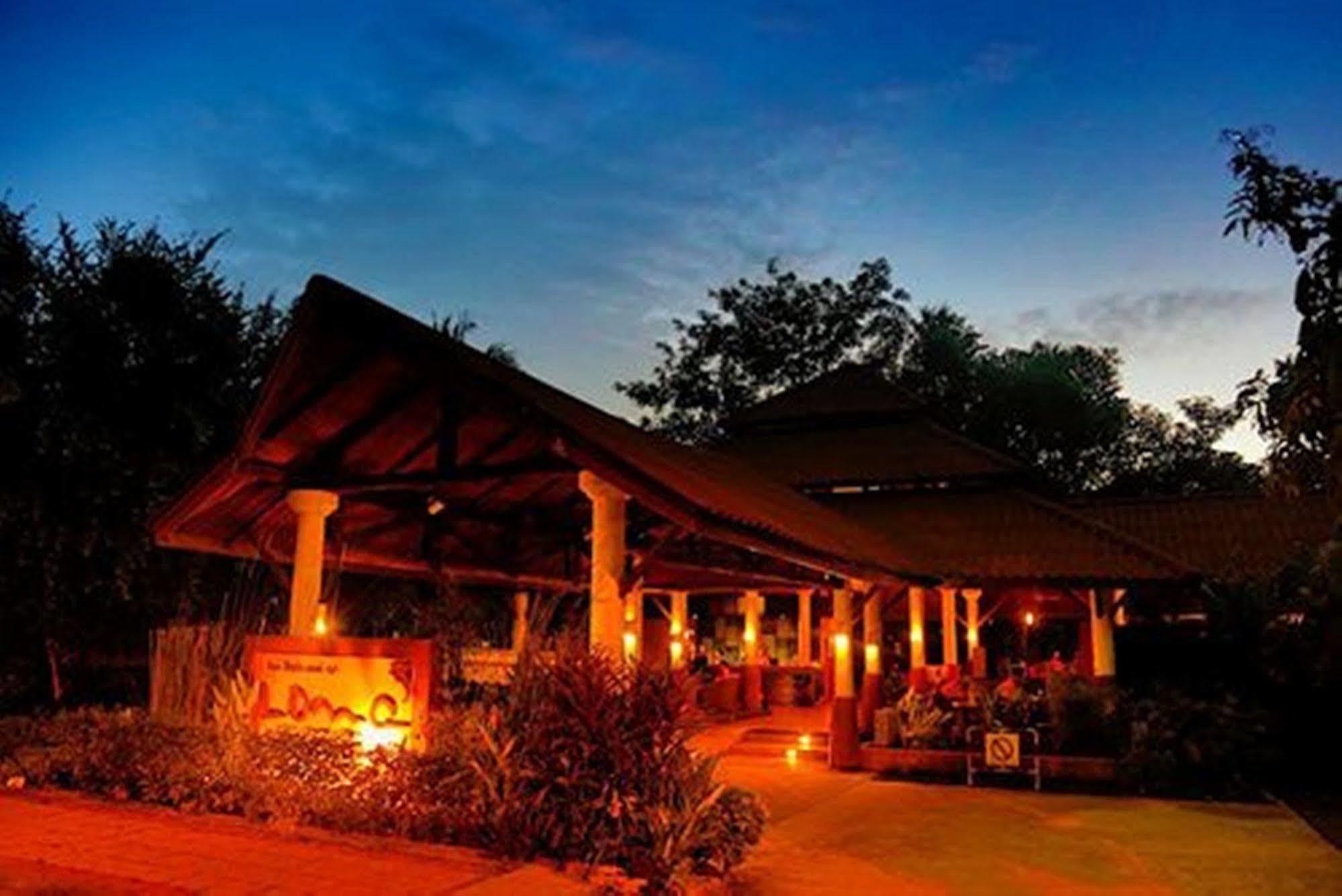 Resort Loma & 3*