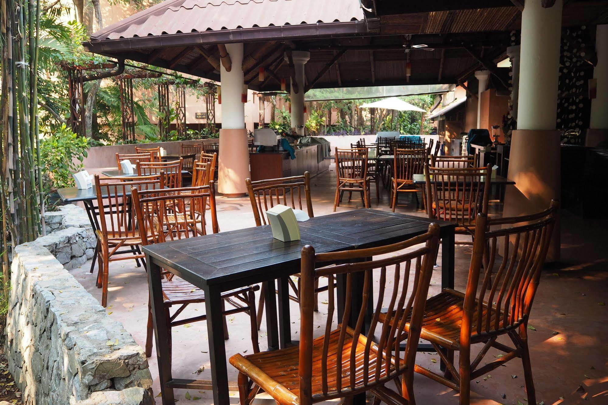Resort Loma & 3*