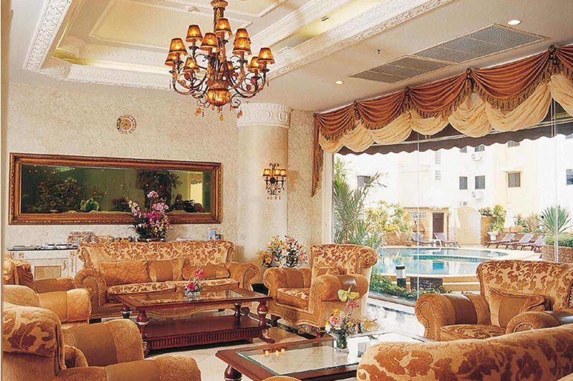 Lk Metropole Hotel