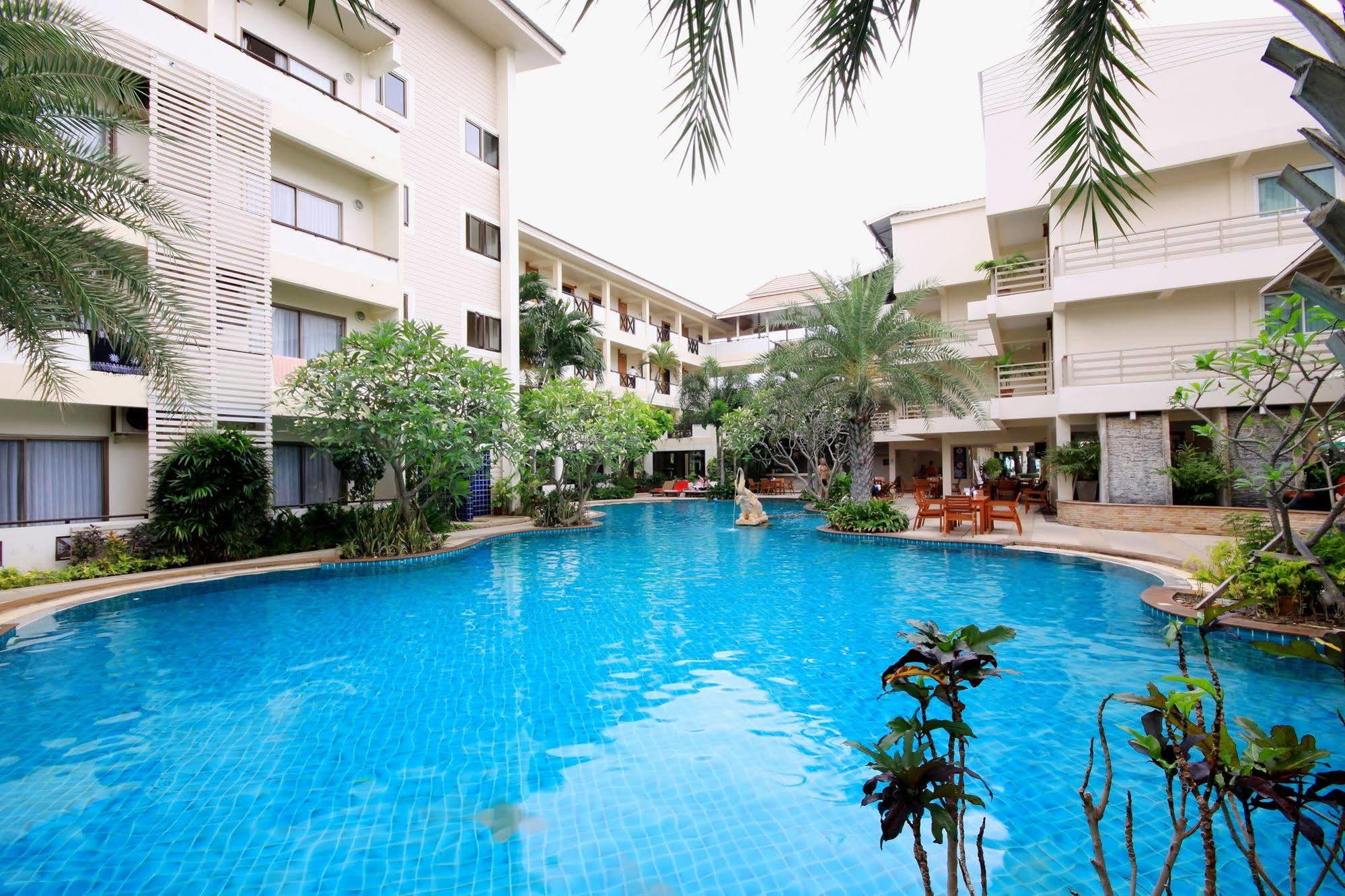 Hotel Sea Breeze Jomtien 4*