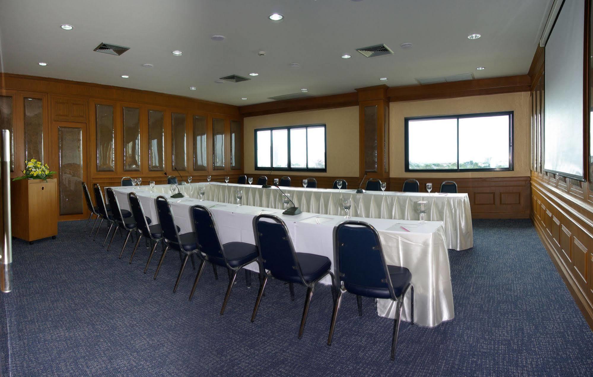 Hotel Mike Garden - Sha Extar