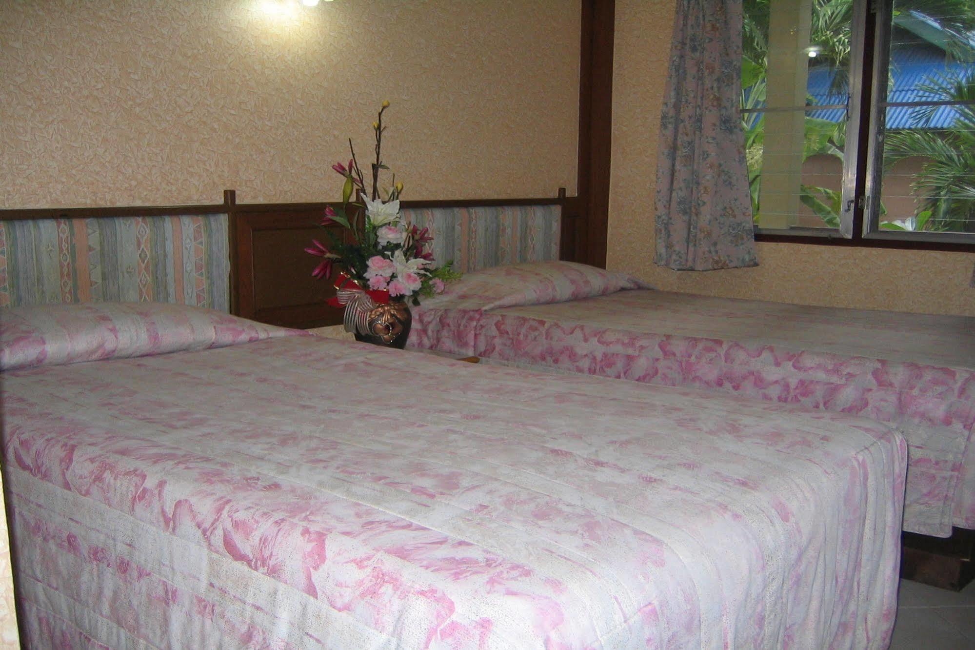 Garden Hotel 3*