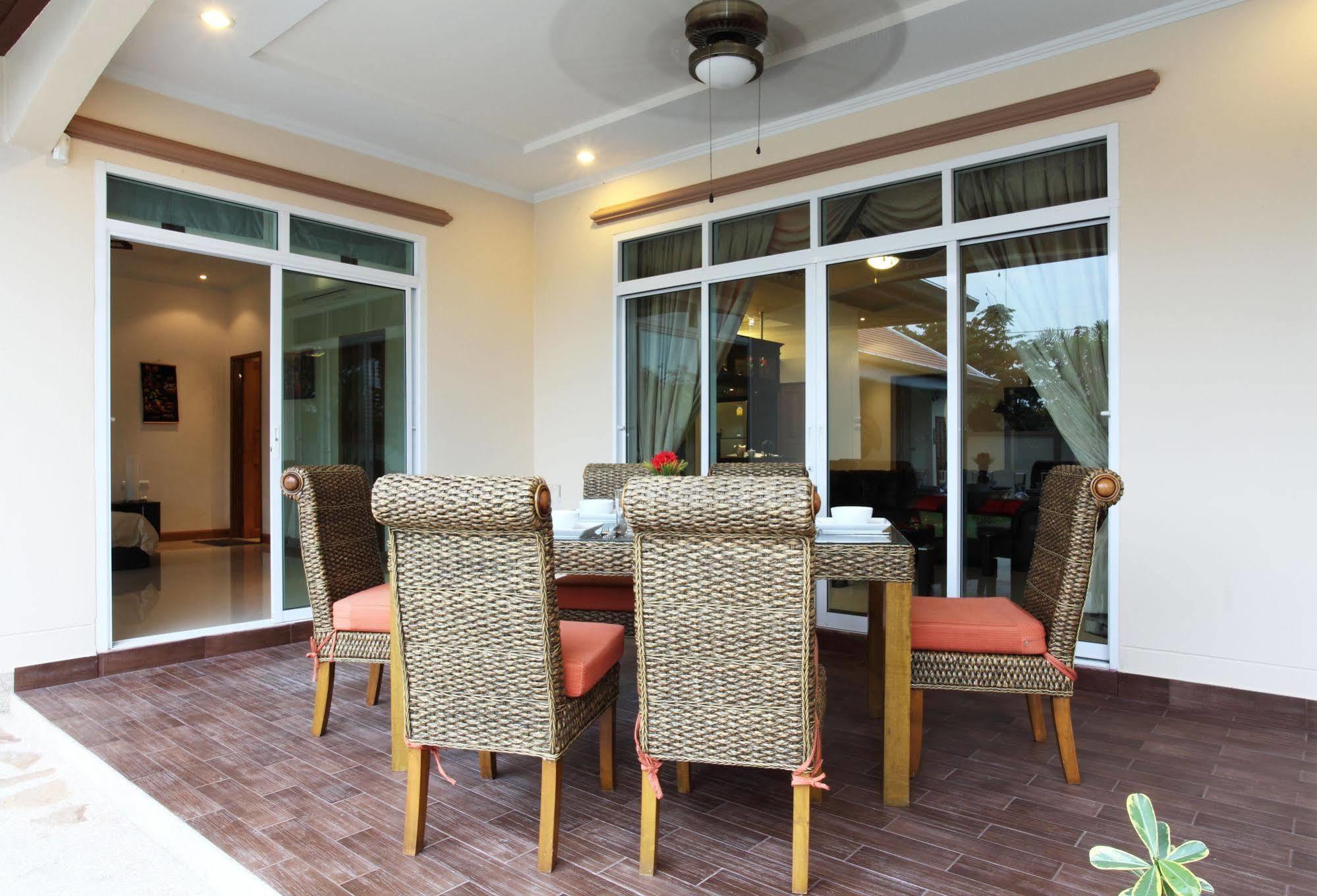 The Chase & Foxlea Villa