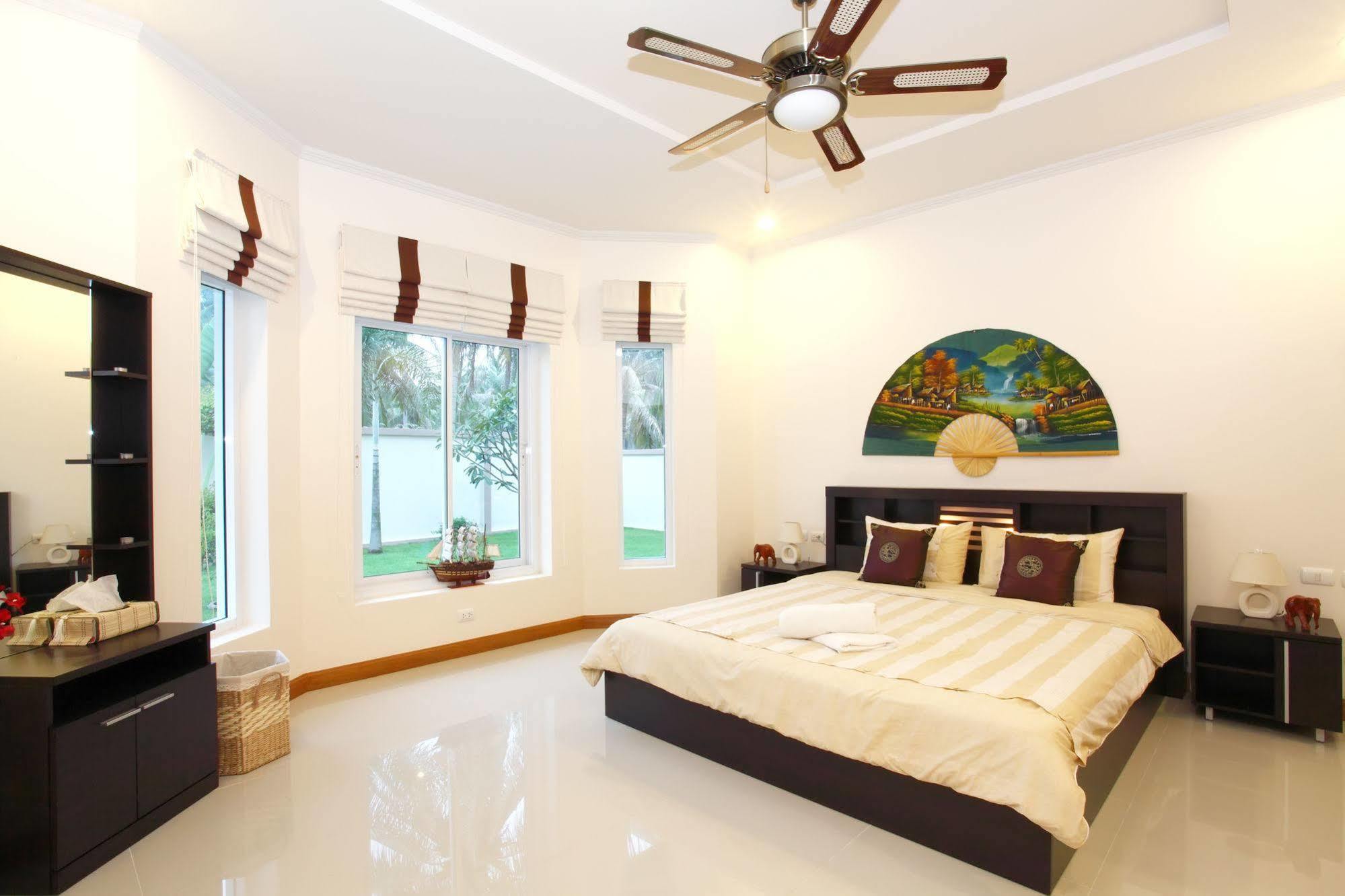 The Chase & Foxlea Villa *