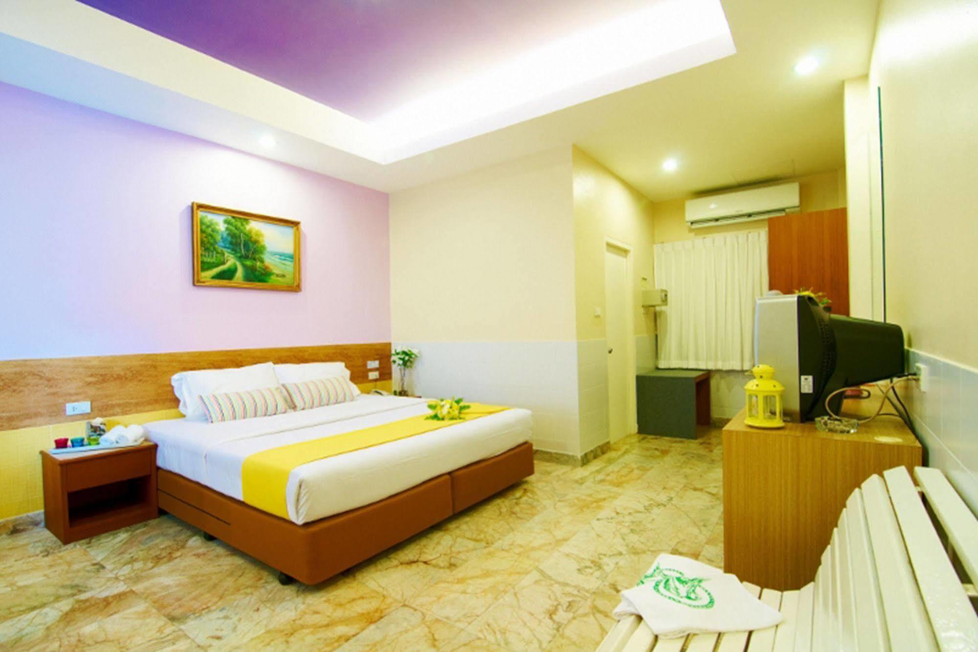 Peace Hotel Pattaya