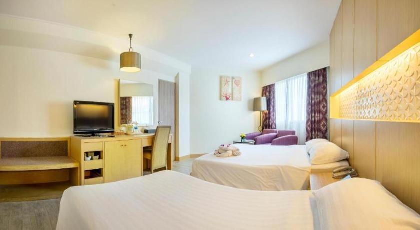 Jomtien Palm Beach Hotel & Resort - Family-Friendly 4*