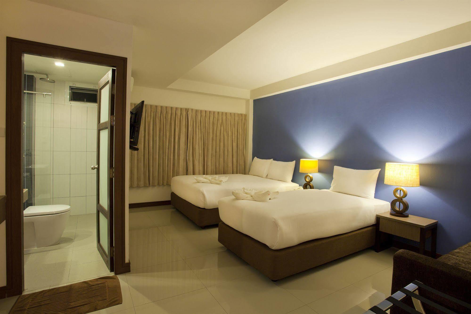 Wiz Hotel 3*