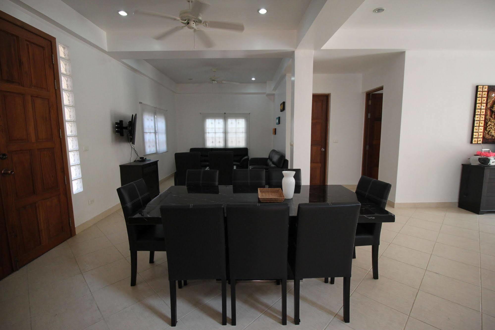 Naklua Pool By Sunny Rentals Pattaya