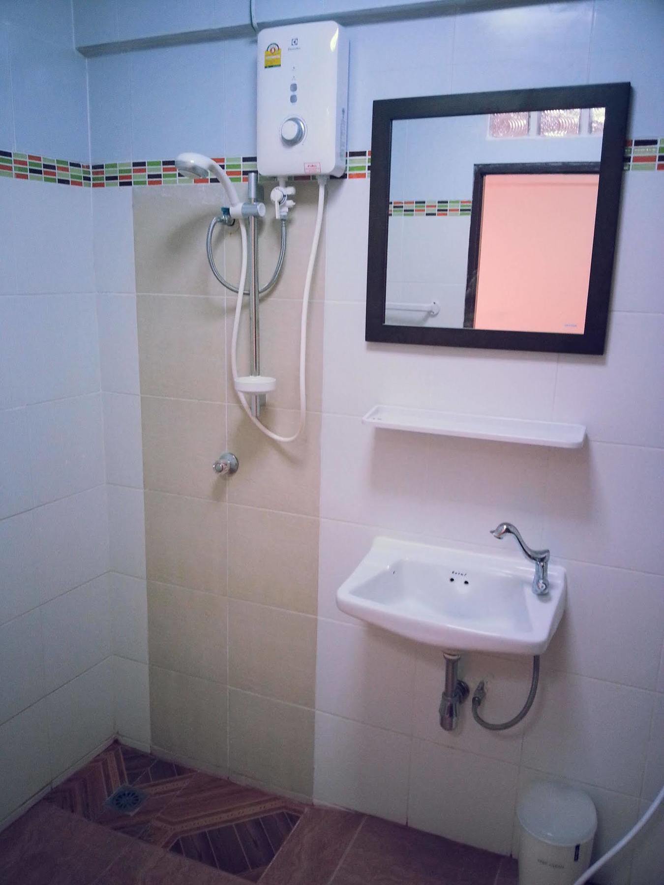 Oyo 963 Sunshine Hotel