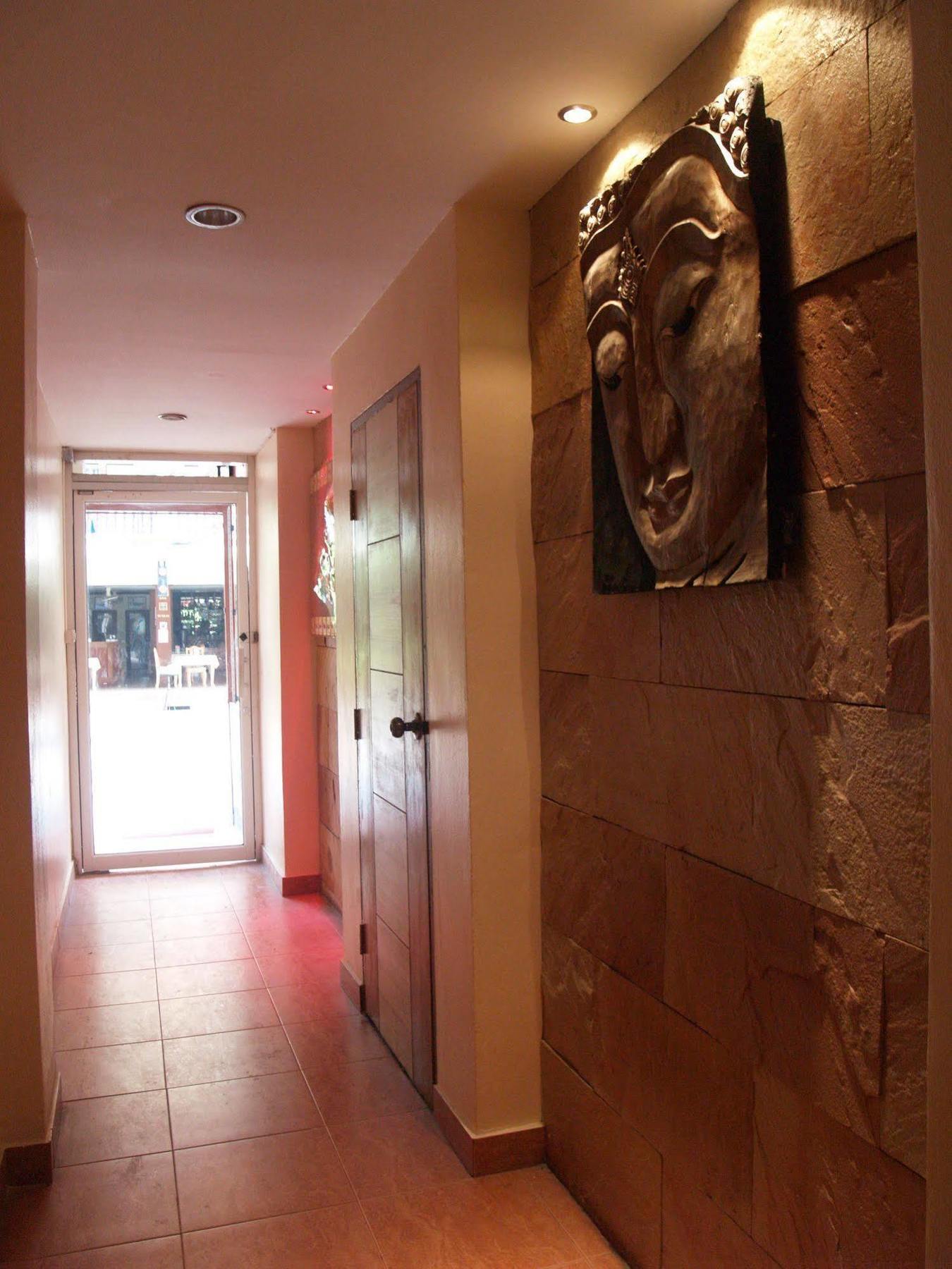 Oyo 963 Sunshine Hotel 2*