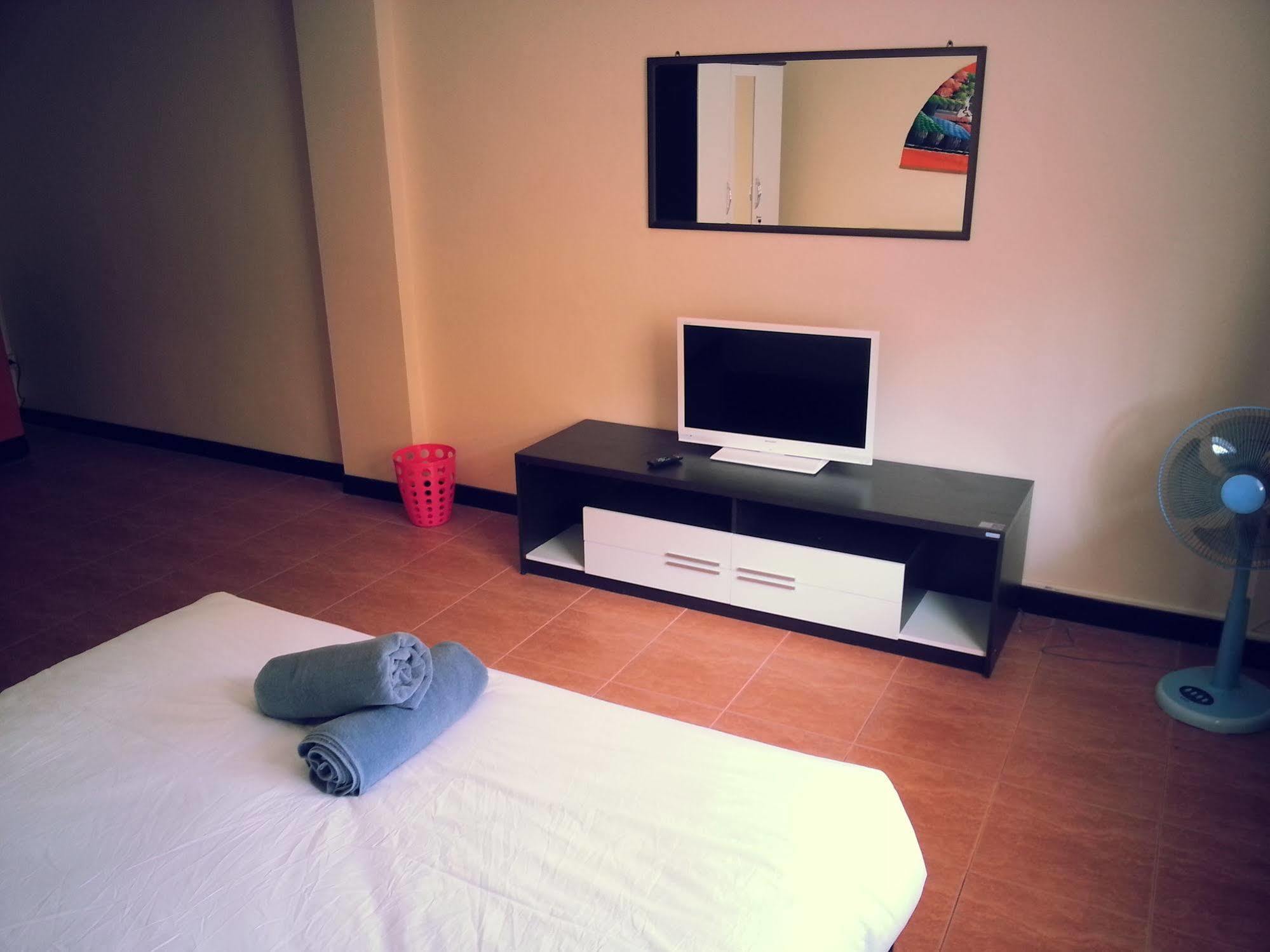 Hotel Oyo 963 Sunshine 2*