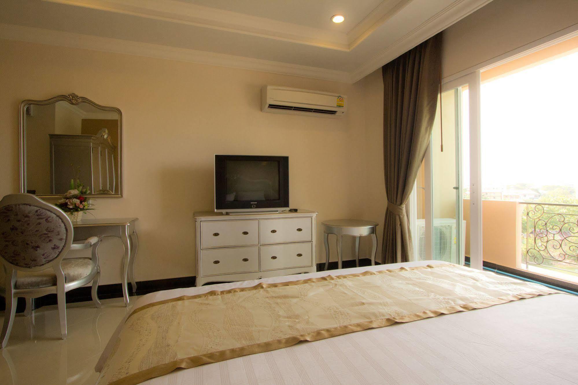 Hotel Lk Grand Living Place 4*