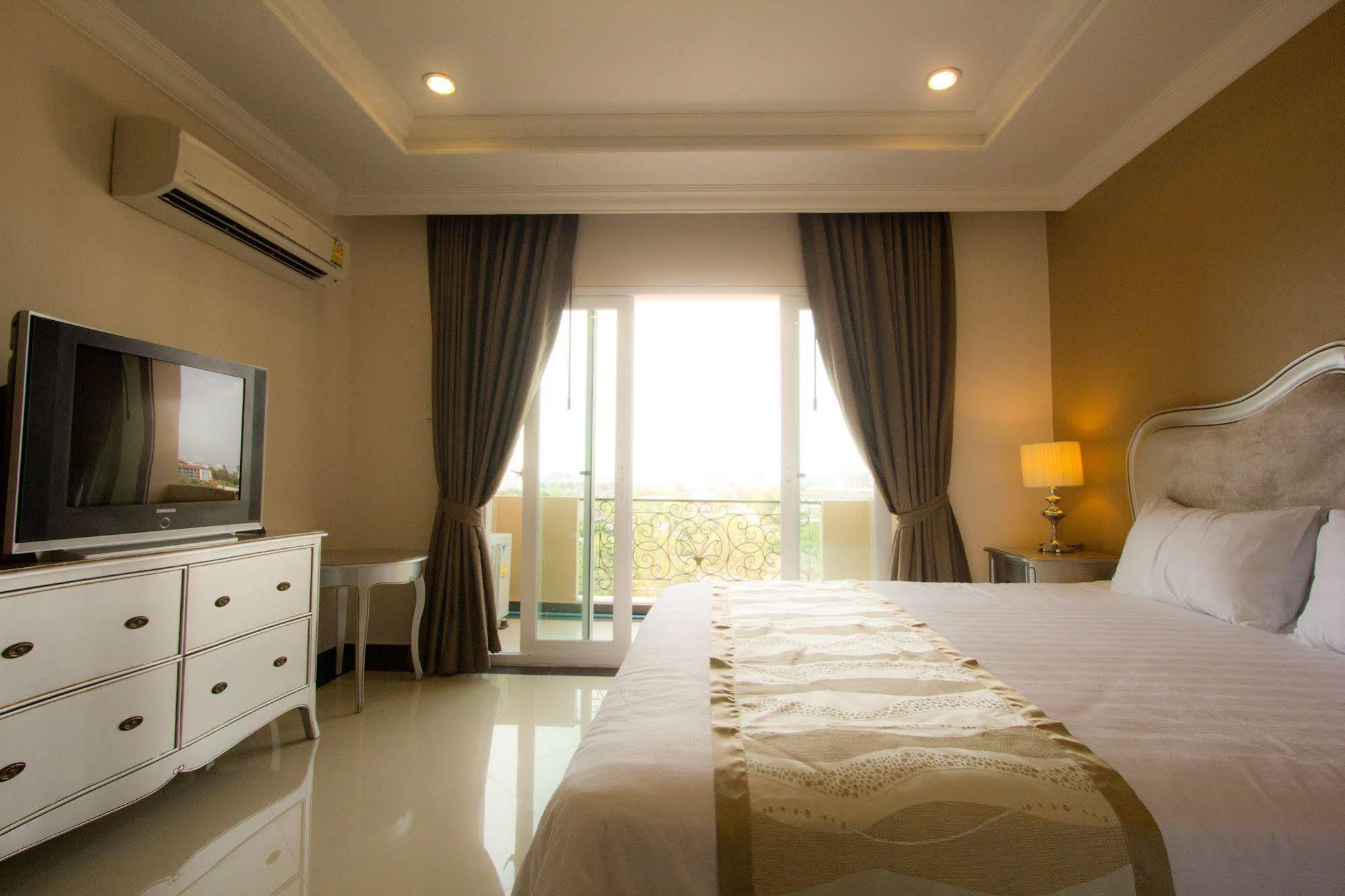 Lk Grand Living Place Hotel 4*