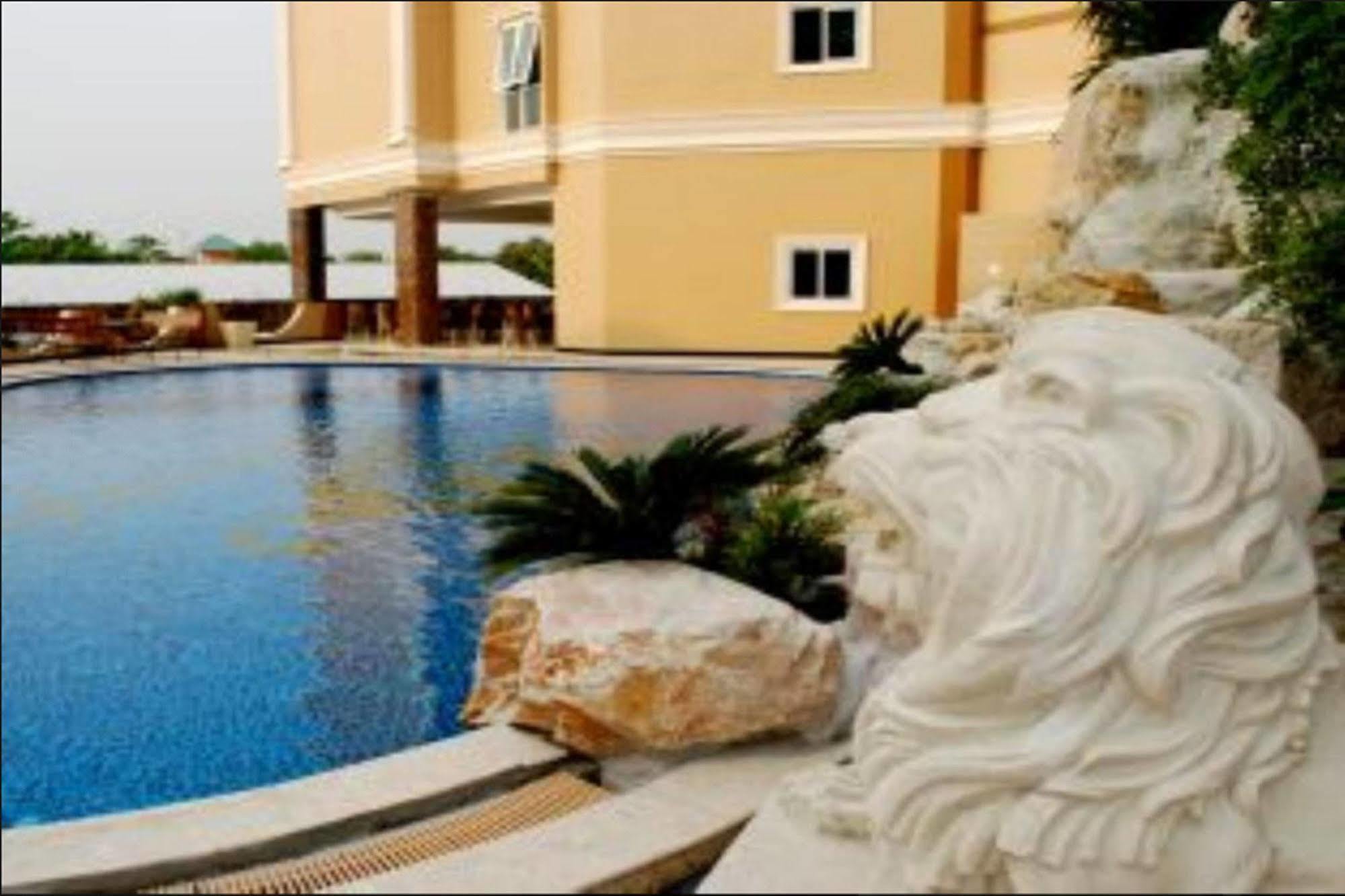 Hotel Lk Grand Living Place