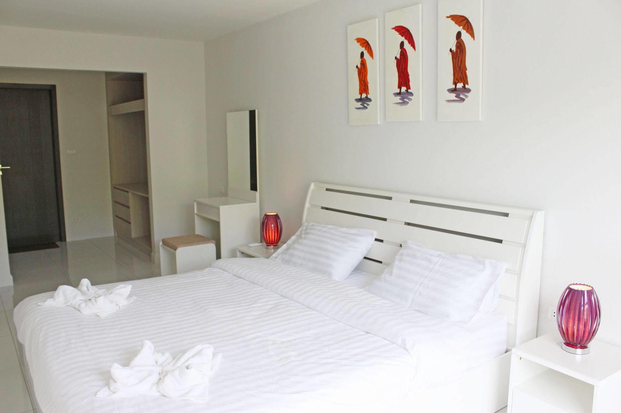 โรงแรม The Place Pratumnak By Sunny 2*