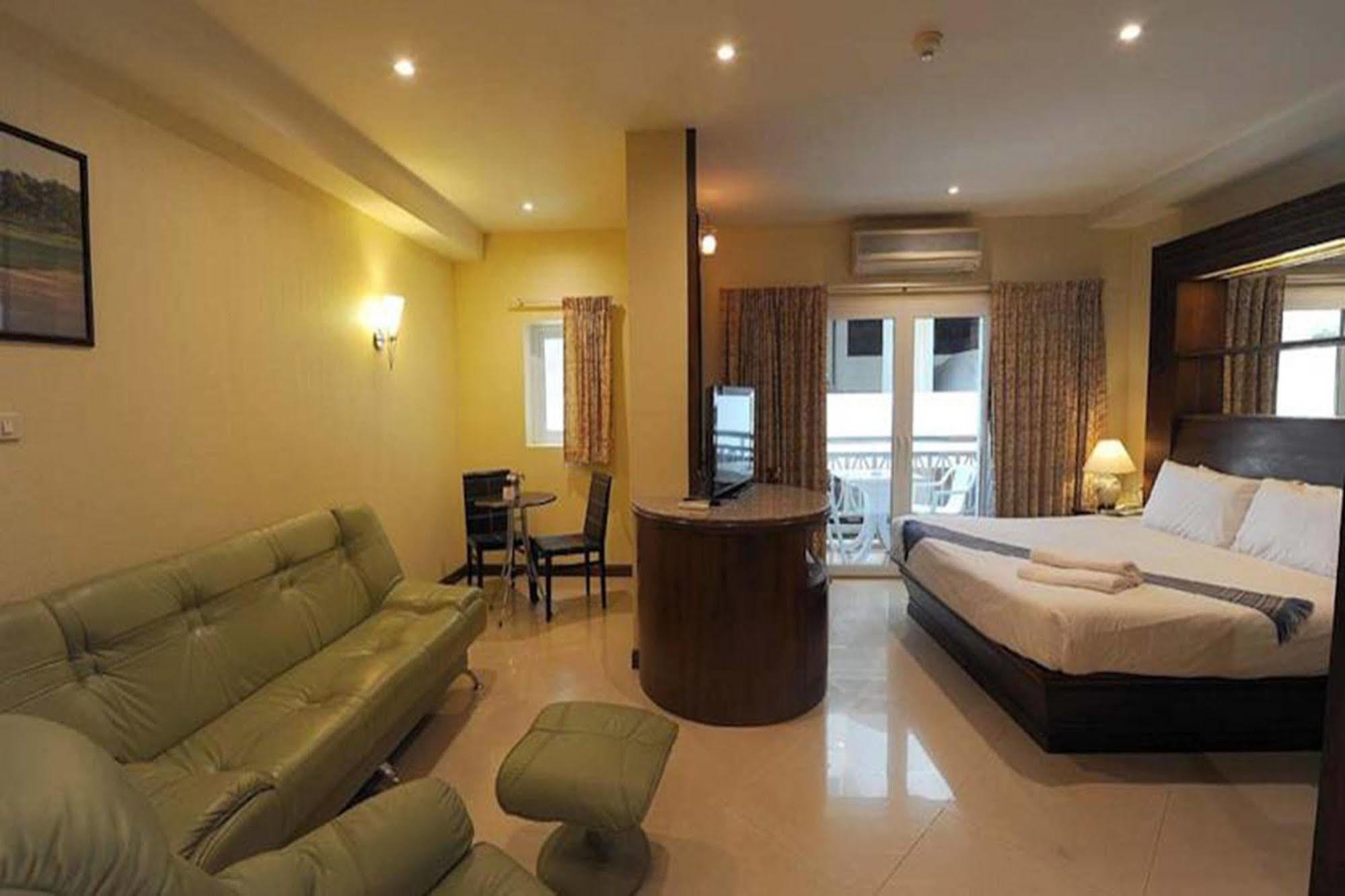 Aparthotel Whitehouse Condotel