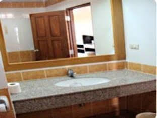 โรงแรม นาวิน แมนชั่น 2 Navin Mansion 2 2*