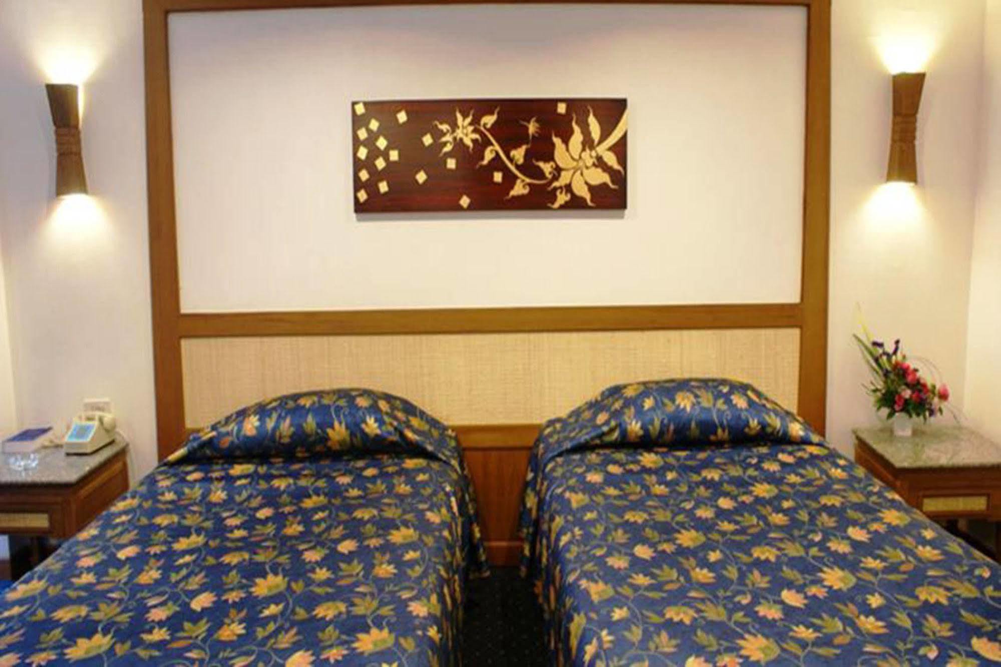 Hotel Royal Twins Palace 4*
