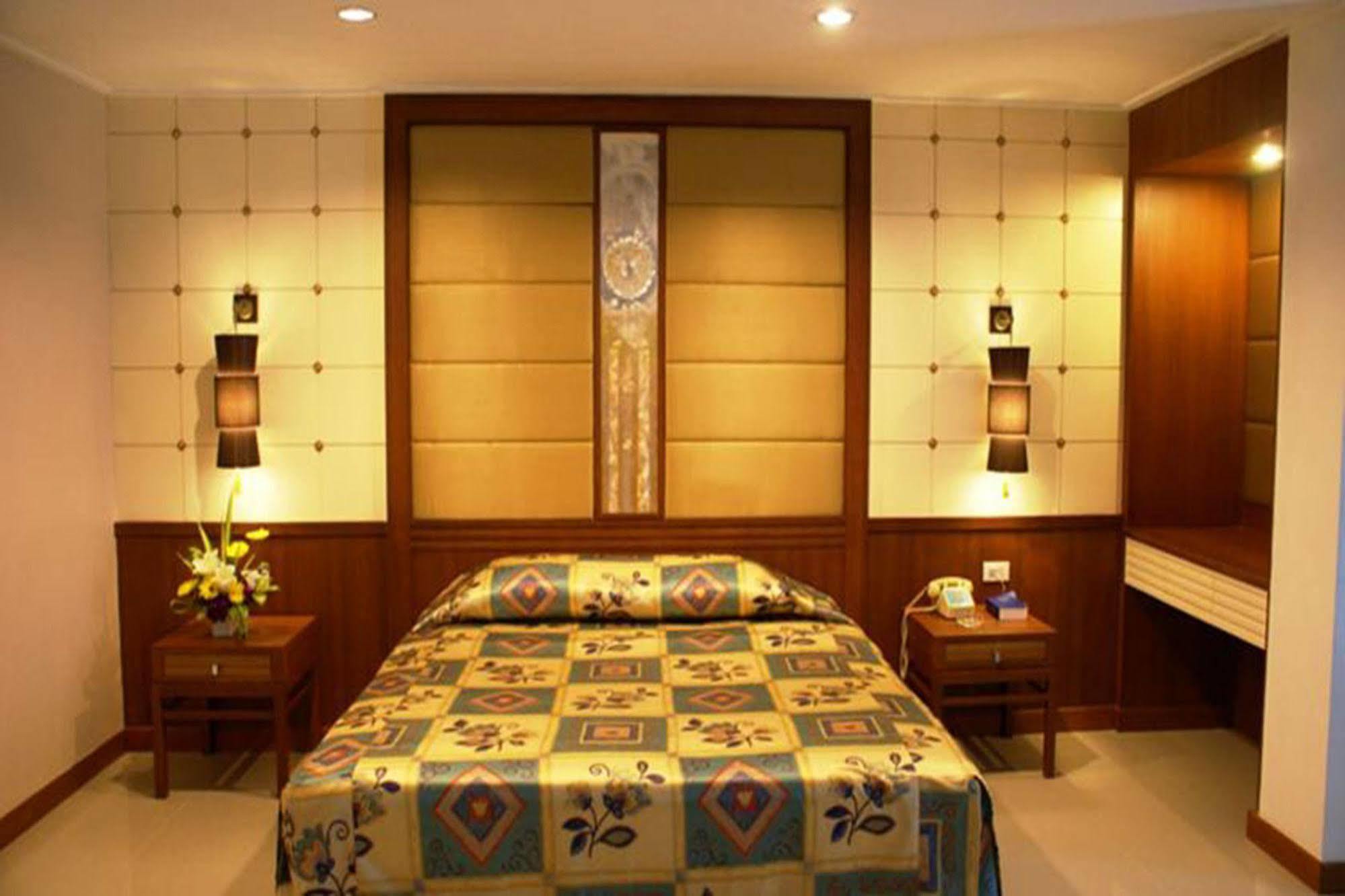 Royal Twins Palace Hotel 4*