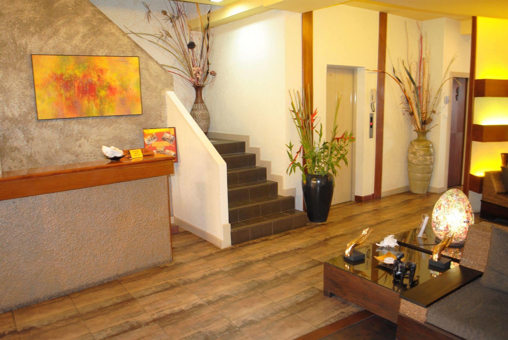 Lodge Pasadena