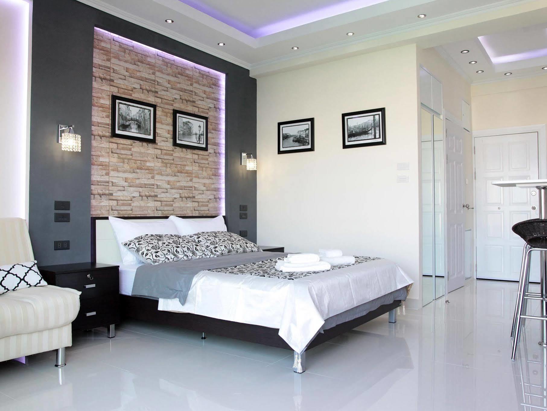 Thepthip Artdeco Studio