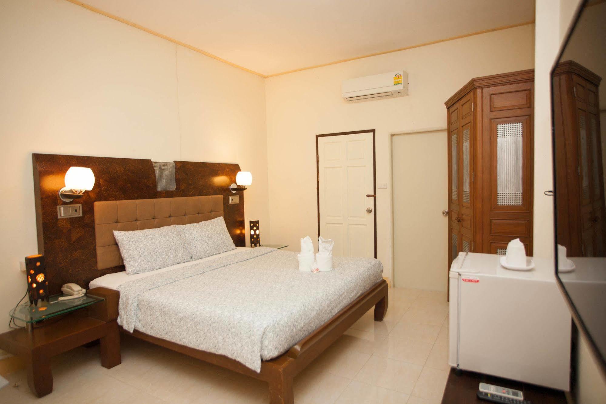 Lotusland Resort Pattaya