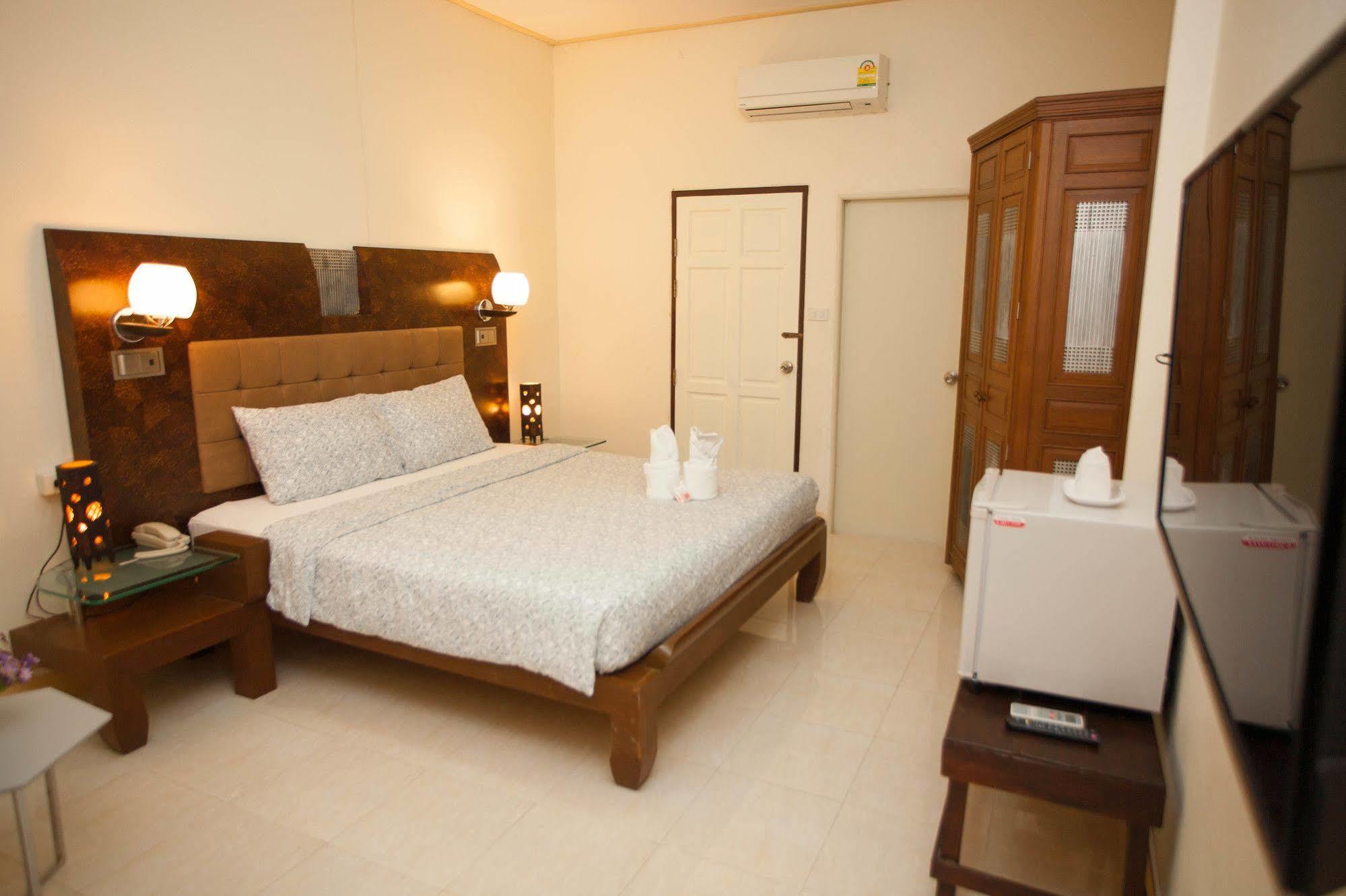 Lotusland Resort Pattaya