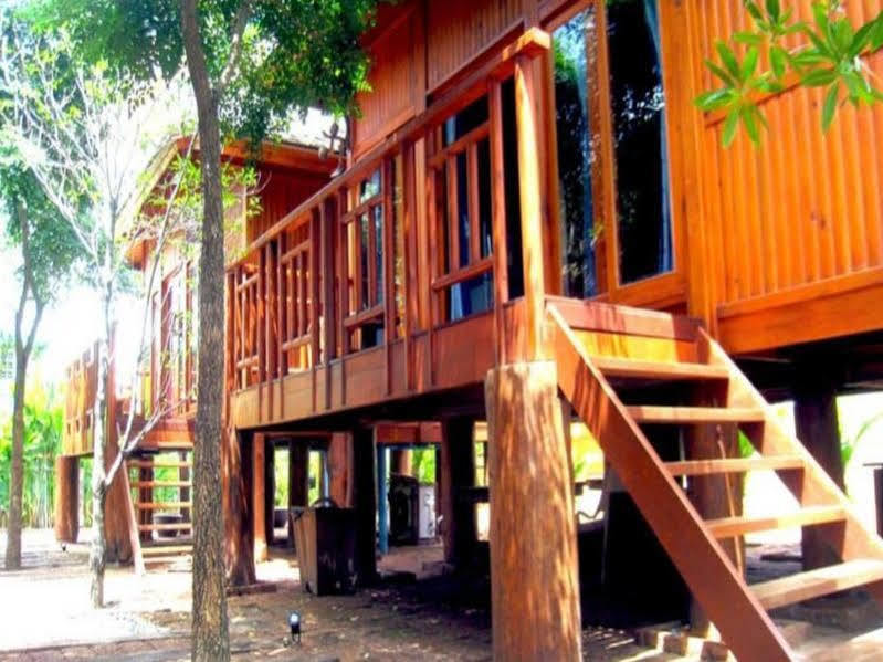 Wood House 3*