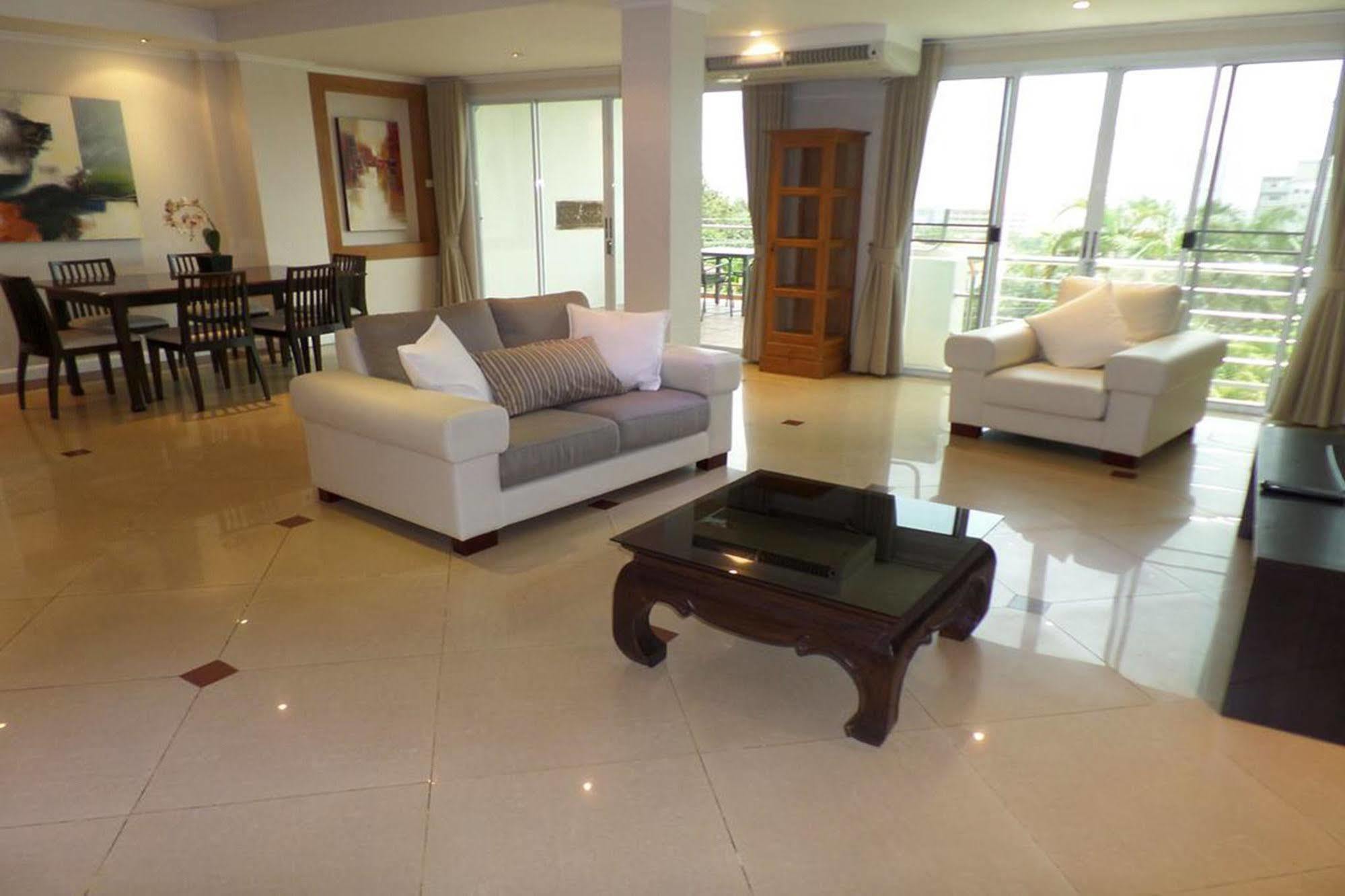 Aparthotel Westbury Pattaya