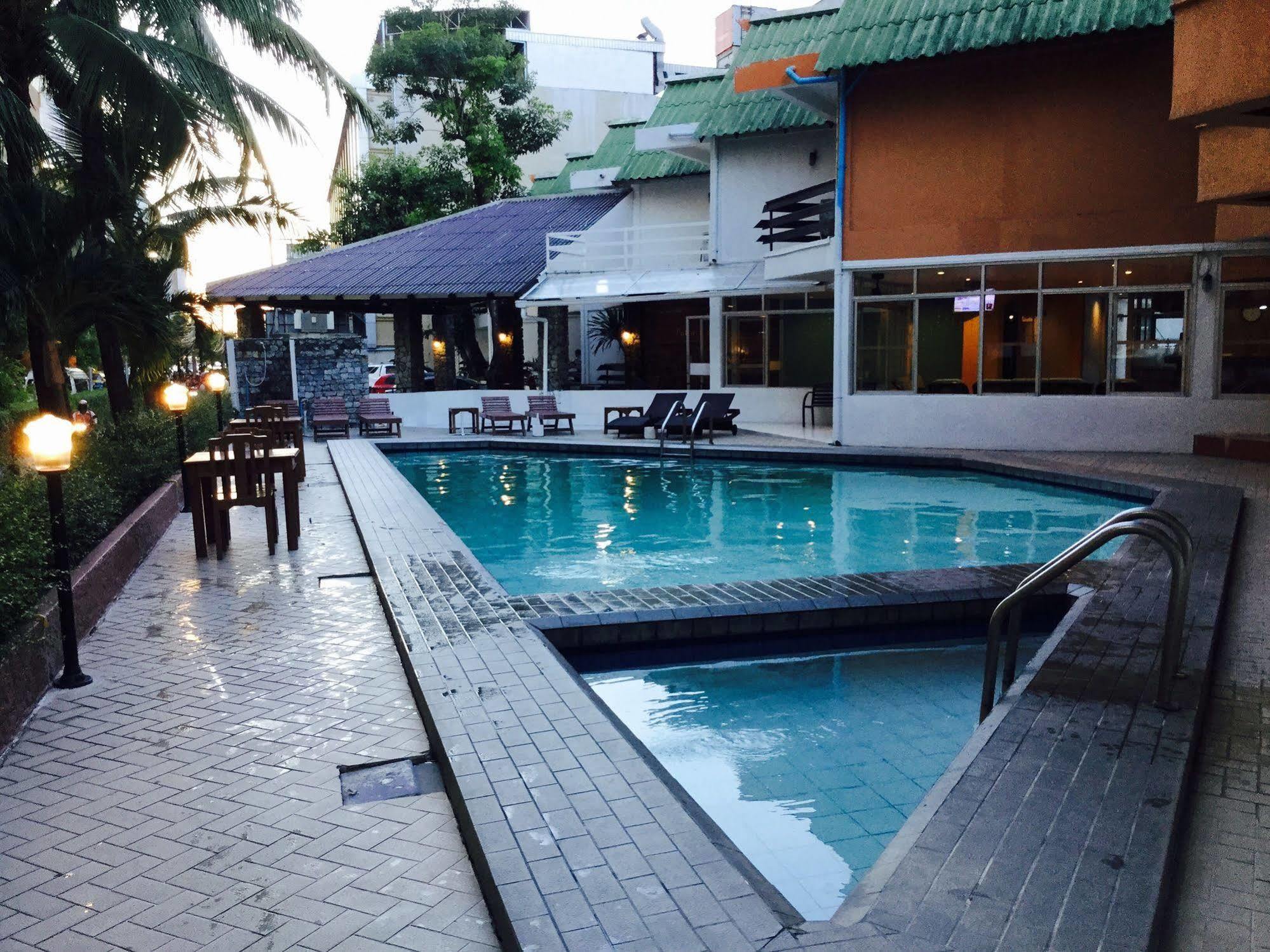 At Nine Hotel