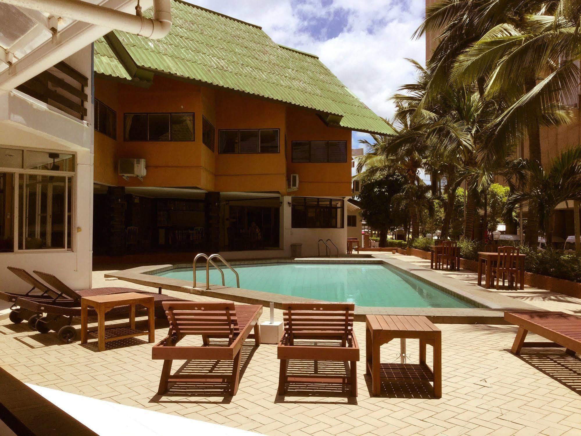 Hotel At Nine