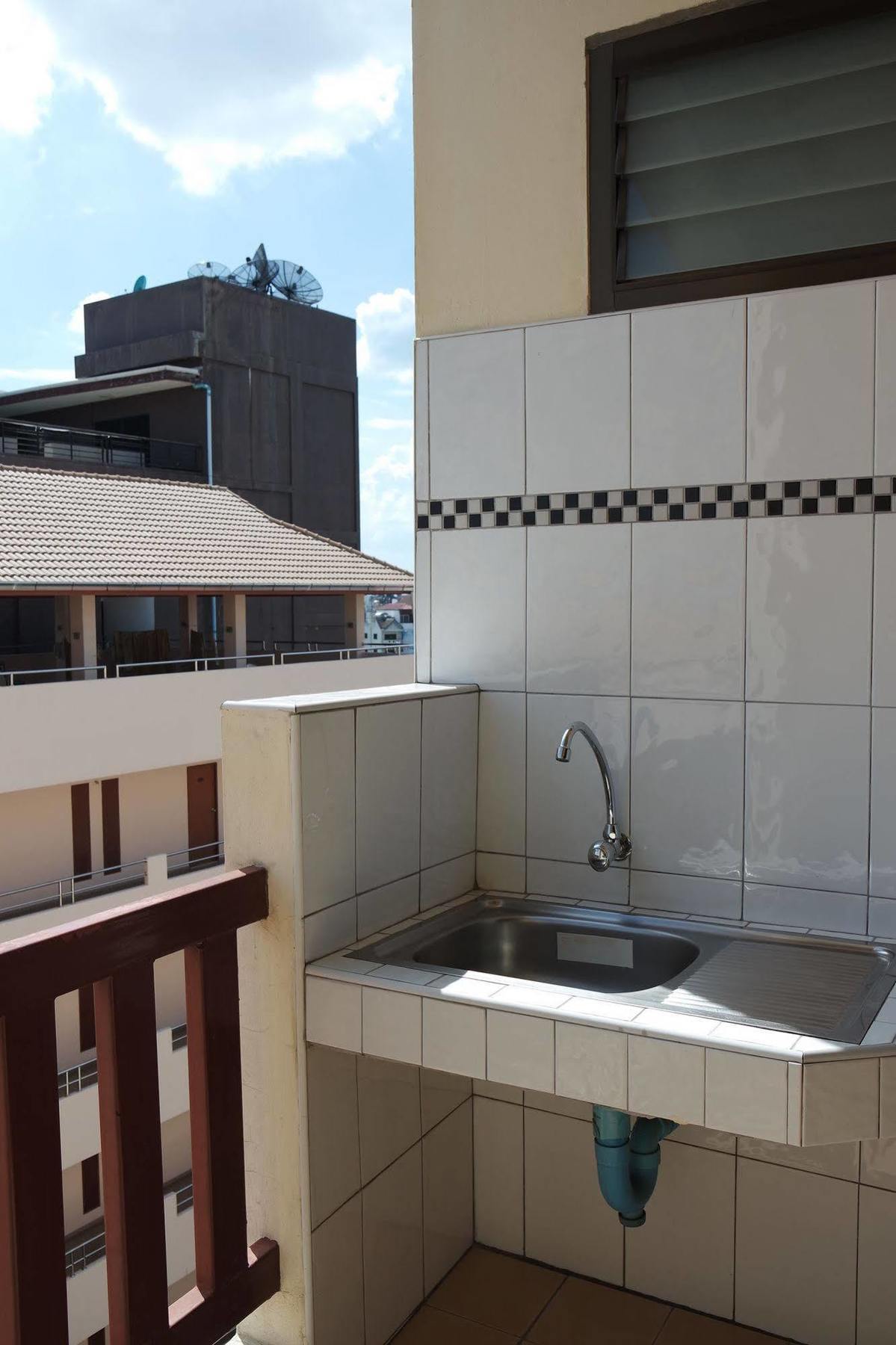 New Nikom Court Apartment