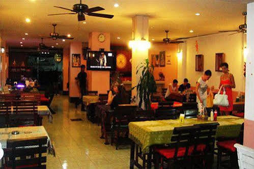Malee And Restaurant Hostel