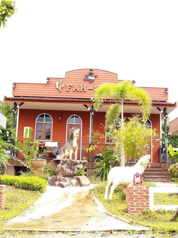 Cowboy Farm Hotel