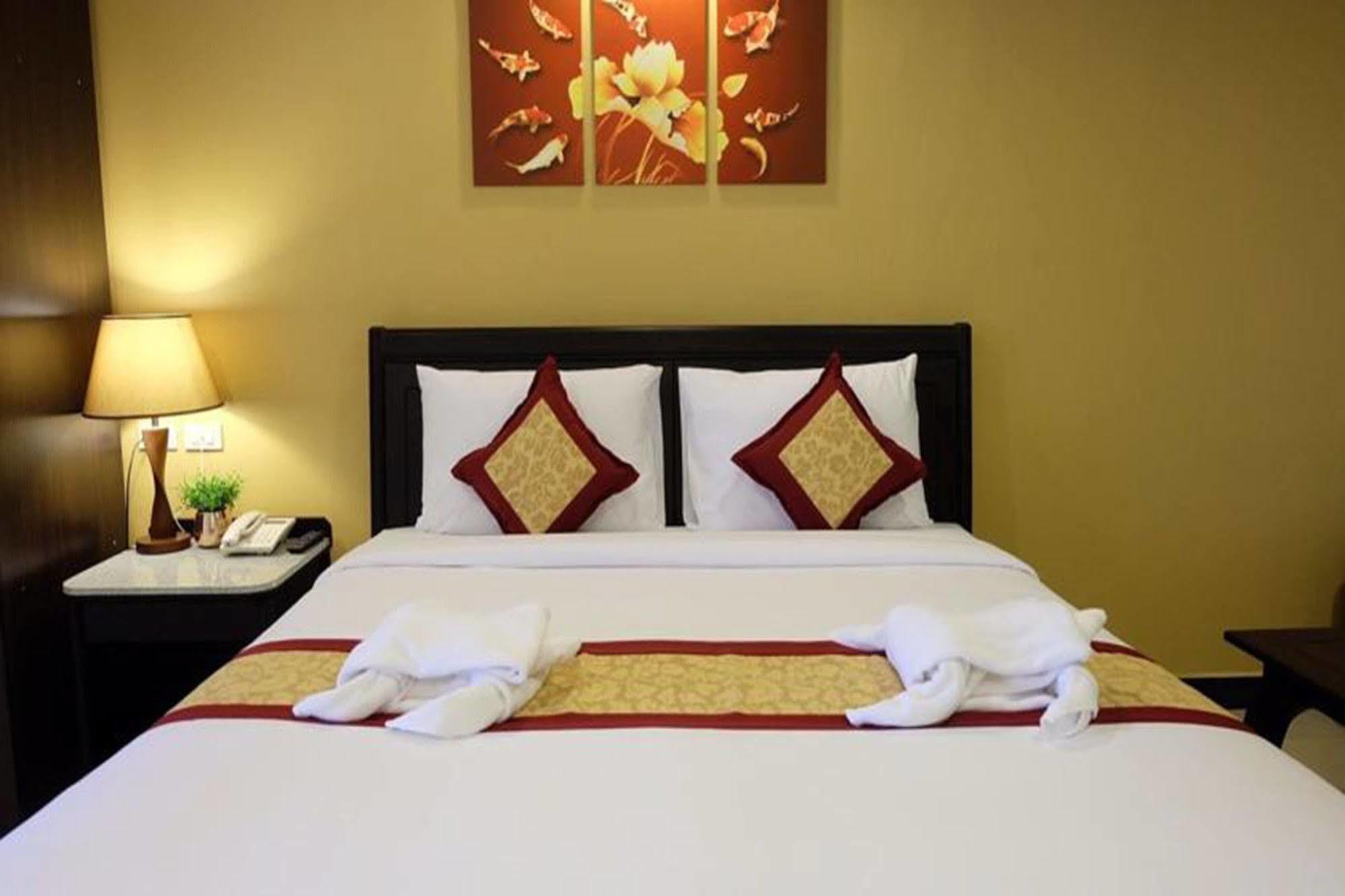 Hotel The Grand Day Night Pattaya
