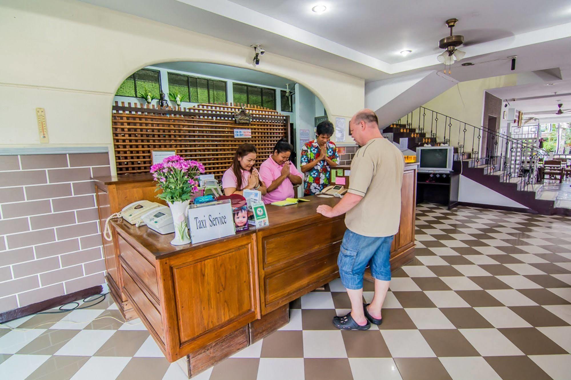 Sutus Court 1 Hotel