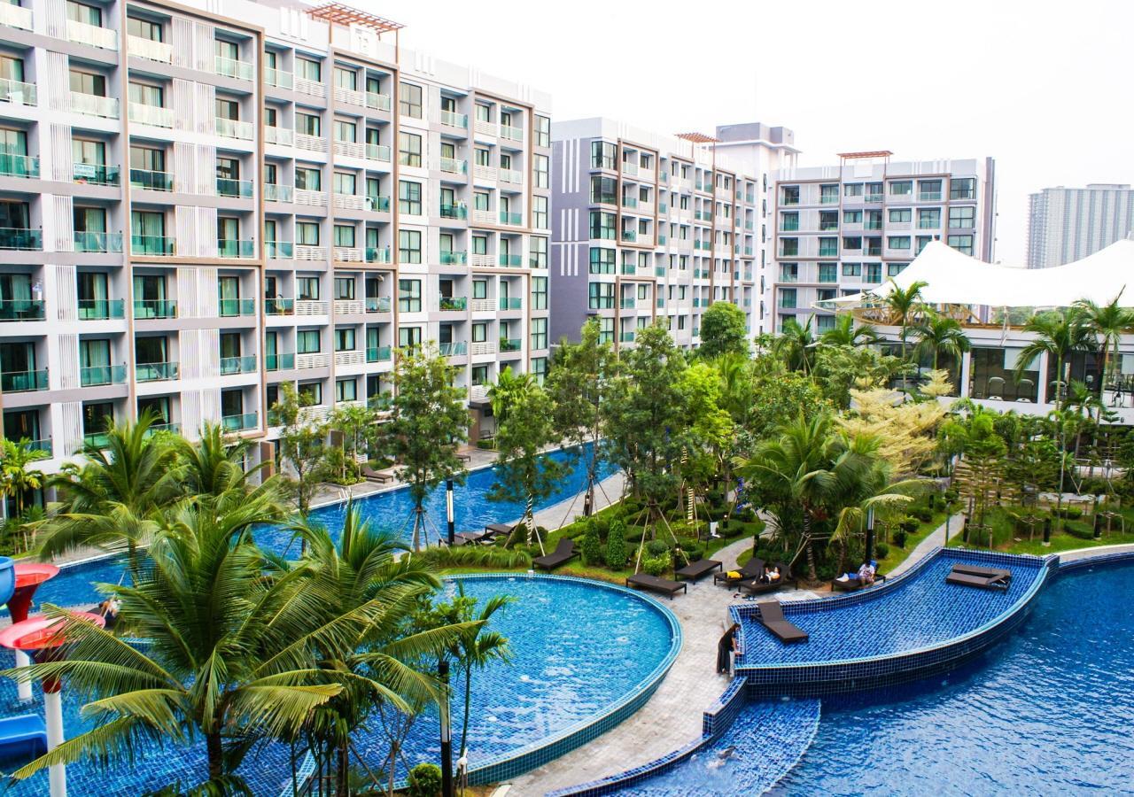Tropical Pool View Free Electric Wifi